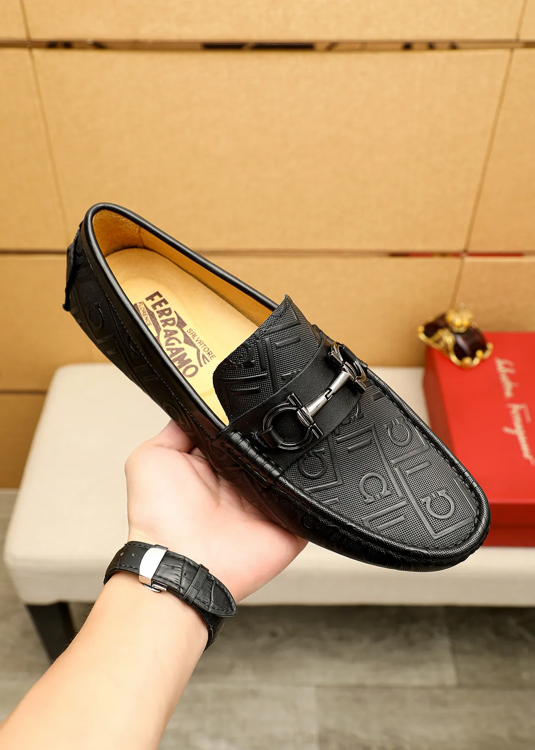 Men's shoes 💰380 💐 Product trademark: Ferragamo "Ferragamo" bean shoes Regular size: 38-44 (45.46.47🉑️Customized) Product materials: Selected imported calfskin embossed upper + classic hardware buckle, imported pig leather lining. Strong three-dimensional visual effect, original outsole color: 1⃣️color optional